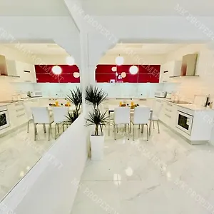 https://milos-city-center-apt-32.larnacahotels.org